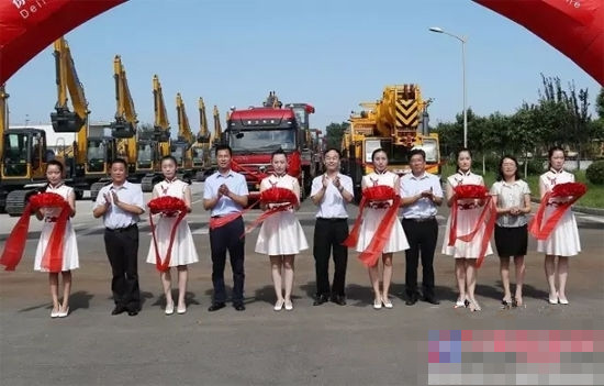 中国政府援外救灾专用物资车在徐工成功发运