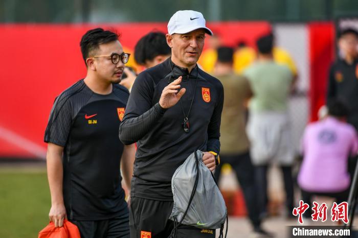 国足时隔一年迎首战 新帅扬科维奇带队冲击世界