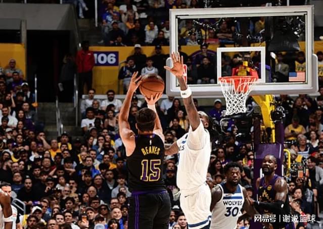 湖人先发五虎狂轰137分创历史纪录 替补低迷暴露