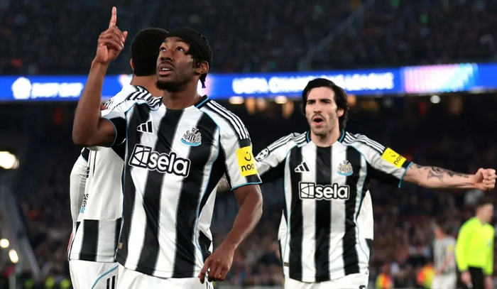 纽卡7-2惨败巴萨，英超硬度难挡西甲控球哲学