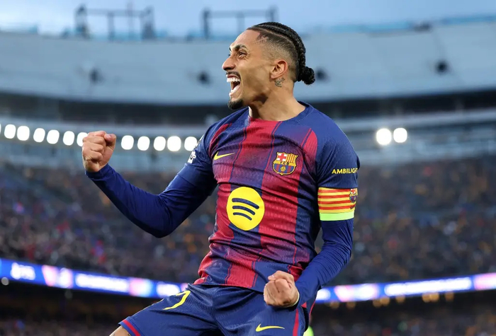 纽卡7-2惨败巴萨，英超硬度难挡西甲控球哲学