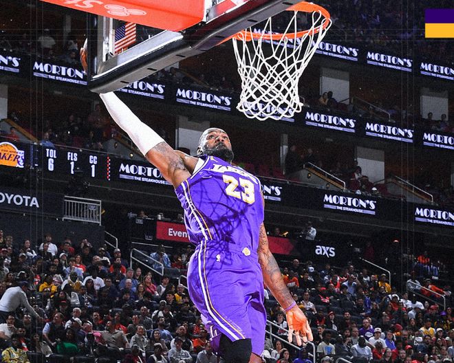 詹姆斯高效轰30分率湖人双杀火箭 7连胜巩固西部