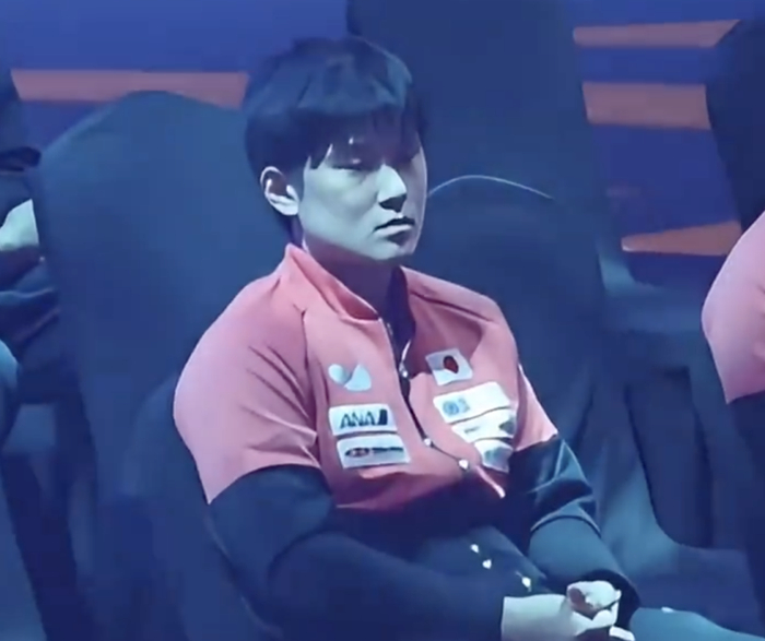 王楚钦4-3逆转松岛辉空 日本选手冷脸领奖