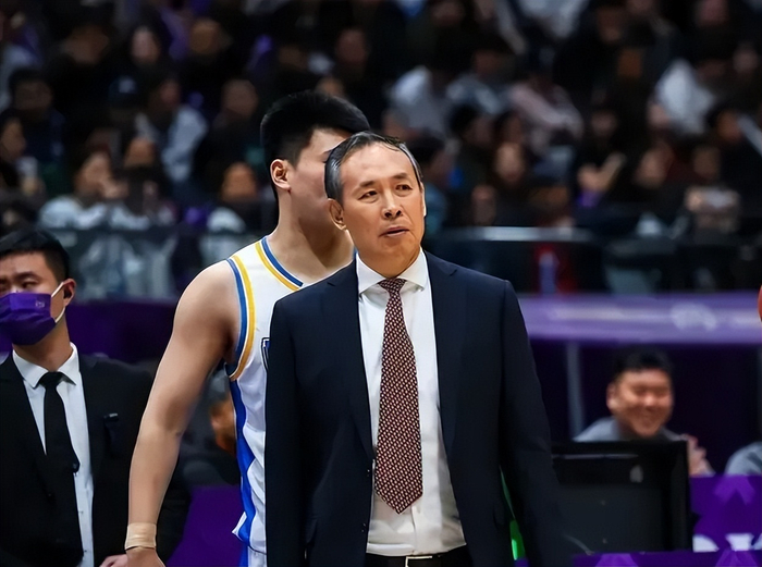 北京男篮客场力克青岛稳居前四 许利民：防守篮