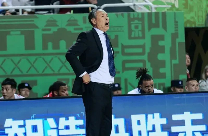 北京男篮客场力克青岛稳居前四 许利民：防守篮